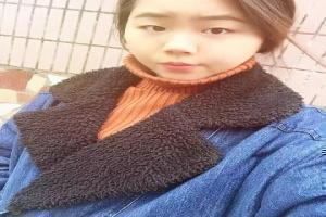 只从围巾与皮帽之间的缝隙里